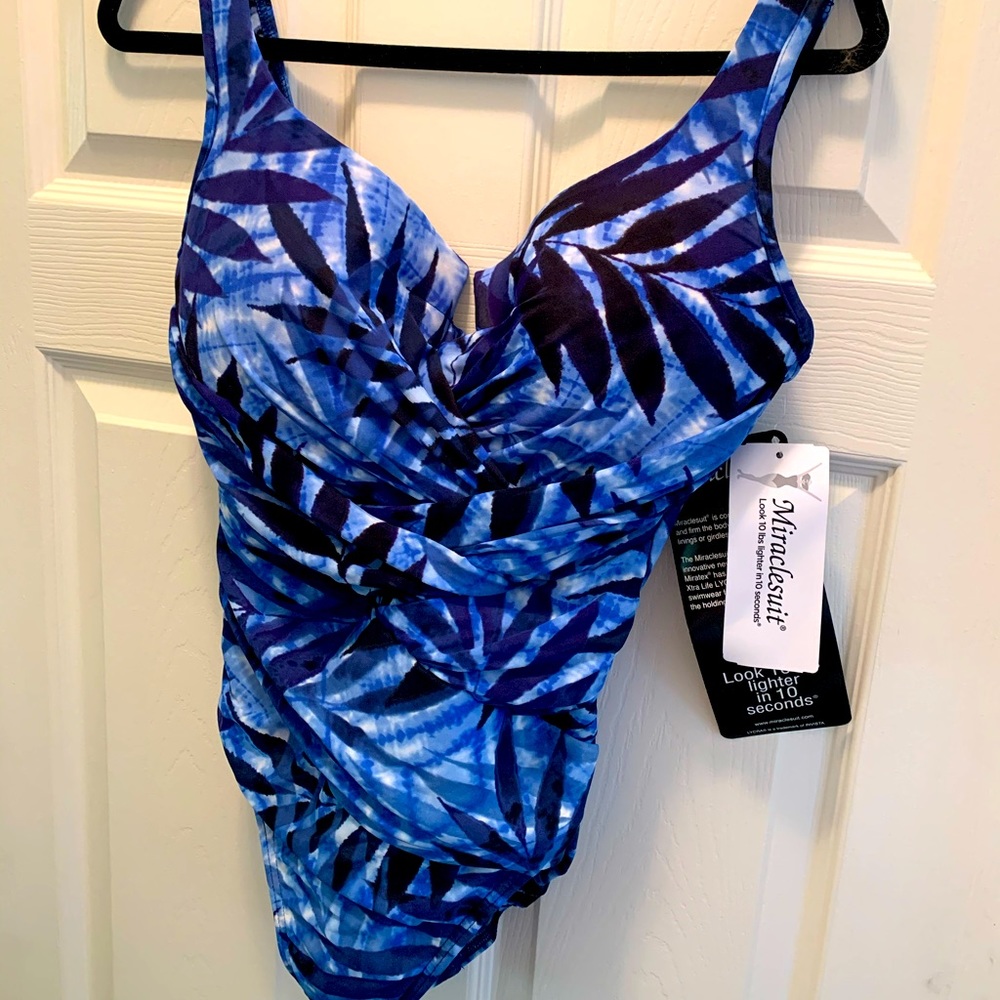 Beautiful NWT delta Burke swim suit